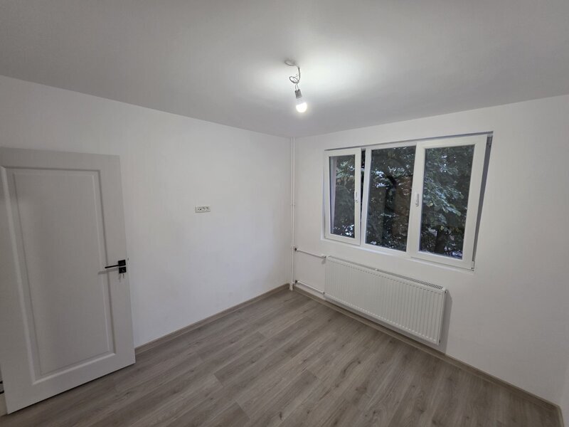 Titan- 3 camere in curs de renovare