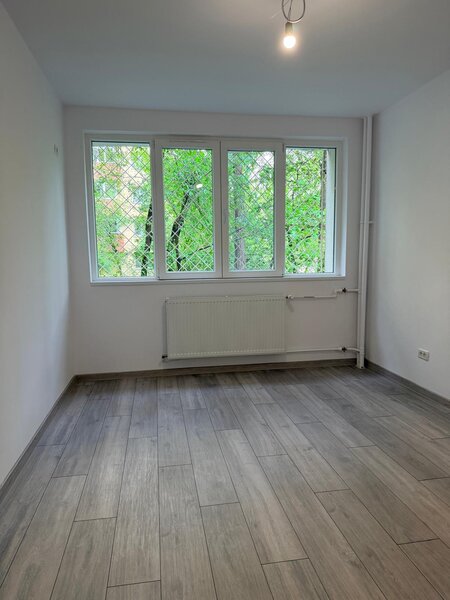 Titan- 3 camere in curs de renovare