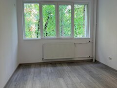 Titan- 3 camere in curs de renovare