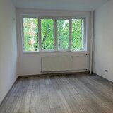 Titan- 3 camere in curs de renovare